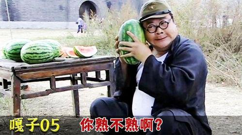 胖翻译到瓜摊吃瓜,共享夏日清凉时光